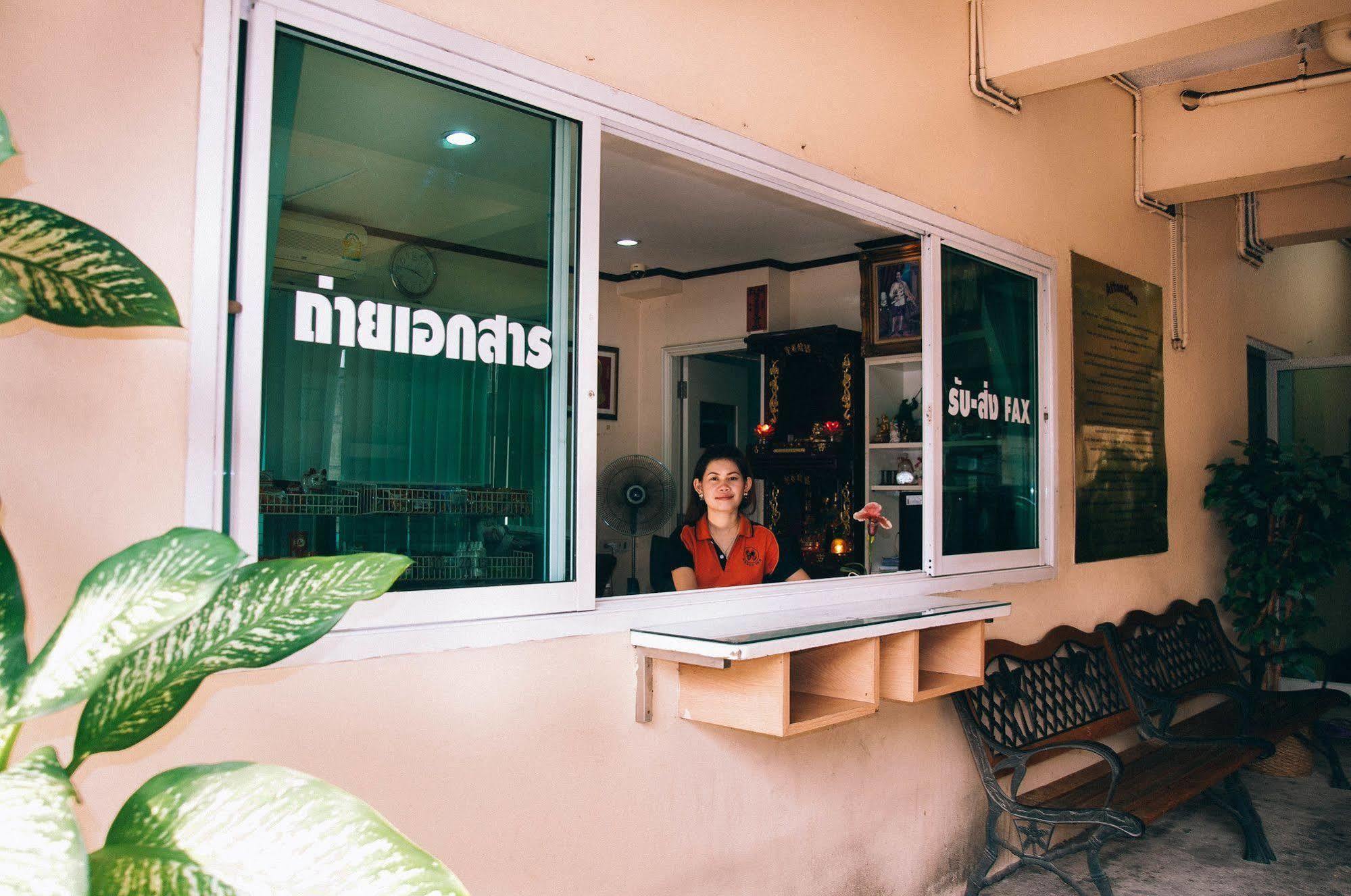 Golden House @ On-Nut Station Motel Bangkok Luaran gambar